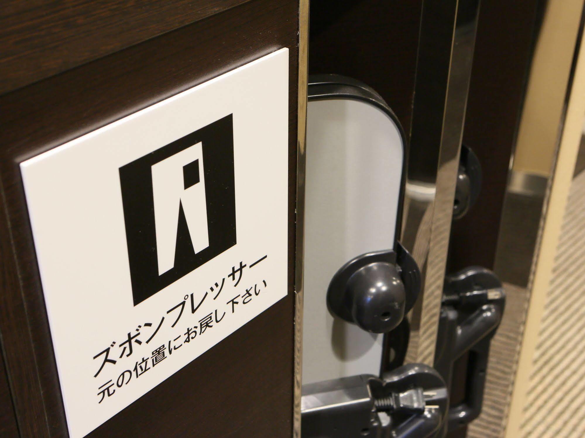 Apa Hotel Shimbashi Toranomon Tokyo Exterior photo