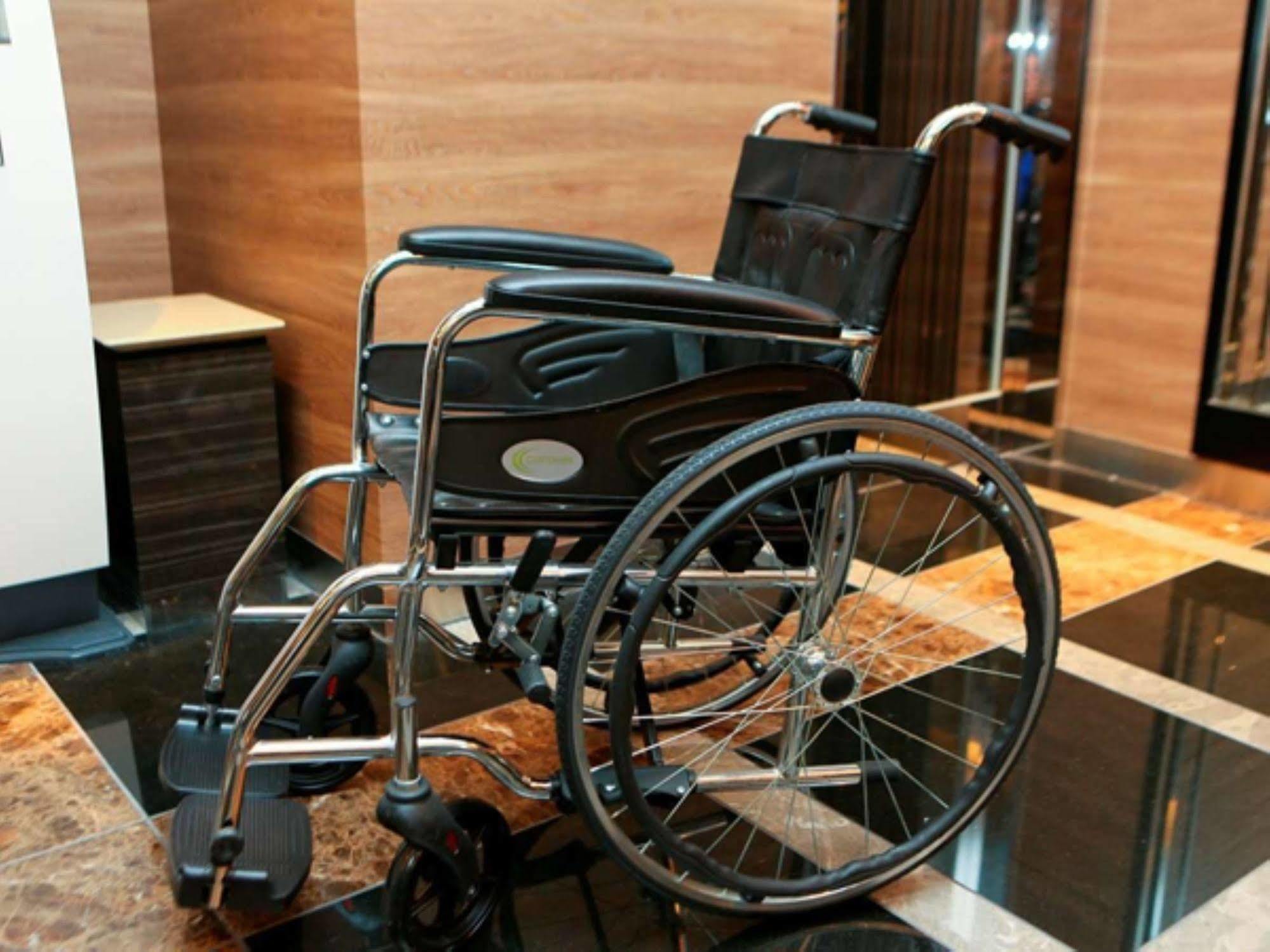 Apa Hotel Shimbashi Toranomon Tokyo Exterior photo